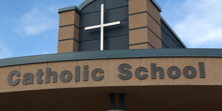 Driving private schools to go “green”: The case of Spanish and Italian religious schools