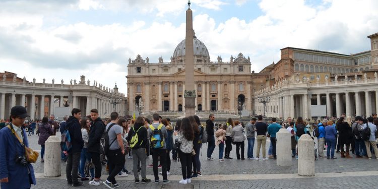 What role does touristś educational motivation play in promoting religious tourism among travellers?