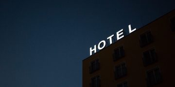 What do urban and rural hotel managers say about the future of hotels after COVID-19? The new meaning of safety experiences