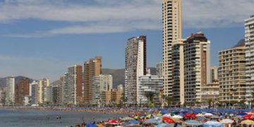 From satisfaction to happiness in the co‑creation of value: the role of moral emotions in the Spanish tourism sector