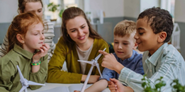 Solving complex environmental and social issues through teaching sustainability to Generations X, Y, and ZSolving complex environmental and social issues through teaching sustainability to Generations X, Y, and Z