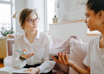 What role does the “smart employee” play in the economic development of the tourism sector. An empirical study in Spanish hotels