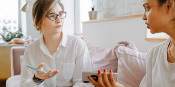 What role does the “smart employee” play in the economic development of the tourism sector. An empirical study in Spanish hotels